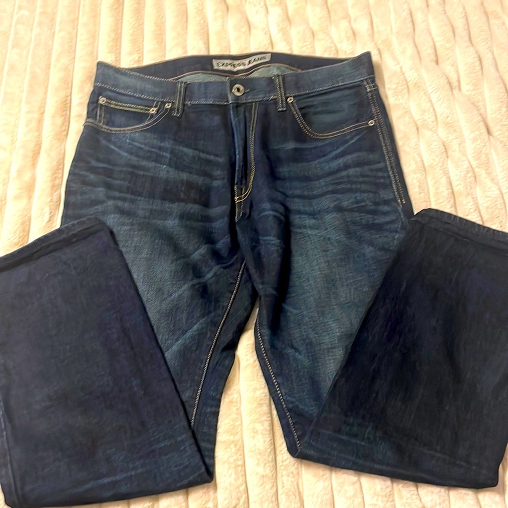 EXPRESS | Men’s Classic Fit Jean. Tapered Leg. Dark Wash.